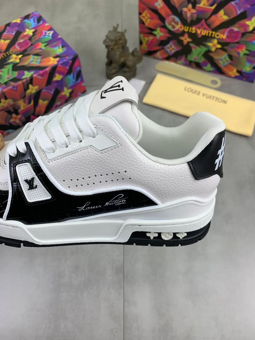 Men's men's shoes 💰P560 new style 💶【LOUIS VUITTON) (original order) new style 🍀LV Louis Vuitton *——LV classic trendy shoes! Made of imported original cowhide and water-dyed cowhide lining. The latest original wear-resistant rubber combination outsole! High quality products! Multiple colors available, code number: 38-46